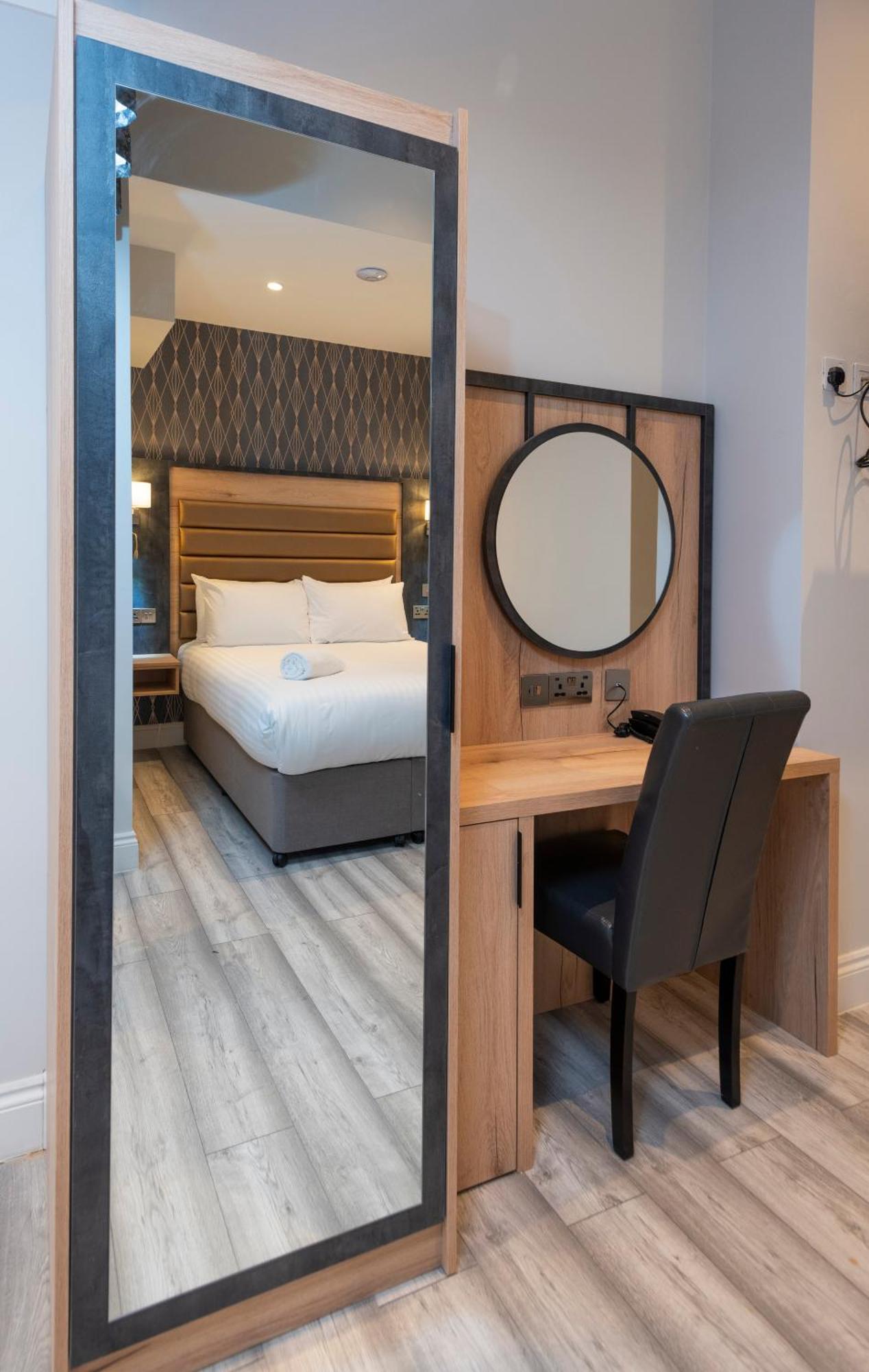 Western Chiswick Palace&suites Hotel 3*