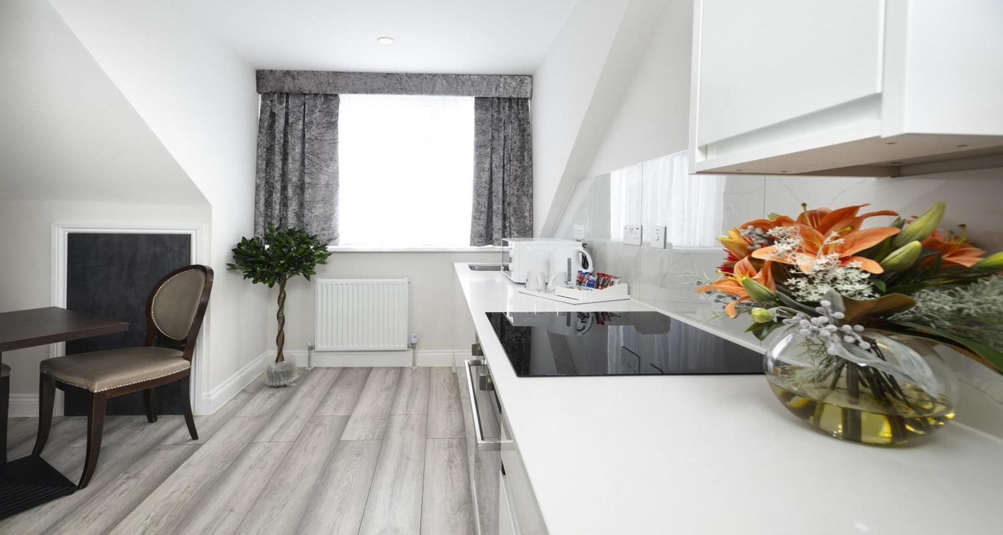 Hotel Western Chiswick Palace&suites 3*